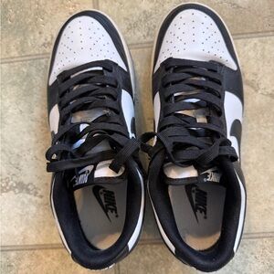 Nike Men's Black and White Athletic Sneakers